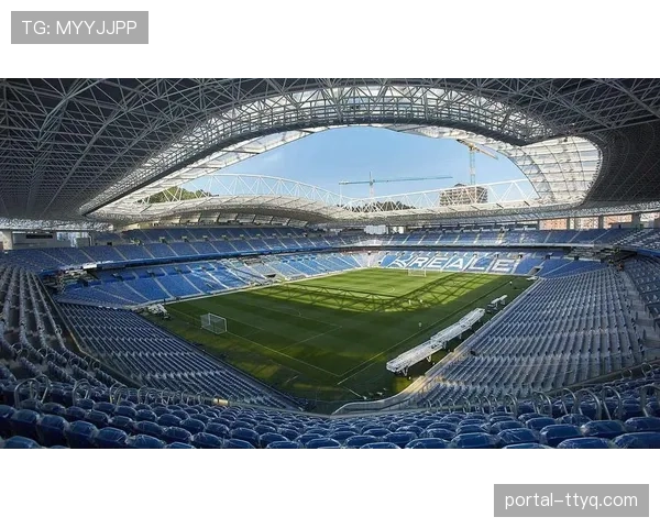 为应对极端天气，西甲考虑在部分球场安装可伸缩屋顶