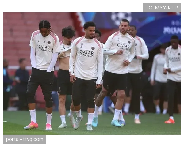 巴黎圣日耳曼训练场专注攻防转换演练，备战欧冠半决赛